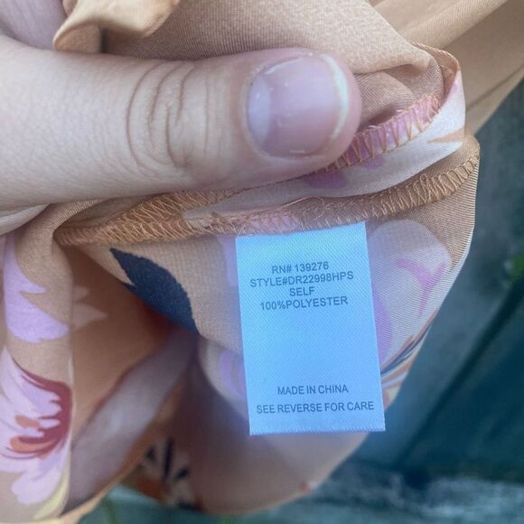 DR2 Gold Satin Floral Button Down Shirt NWT | M - Picture 4 of 5